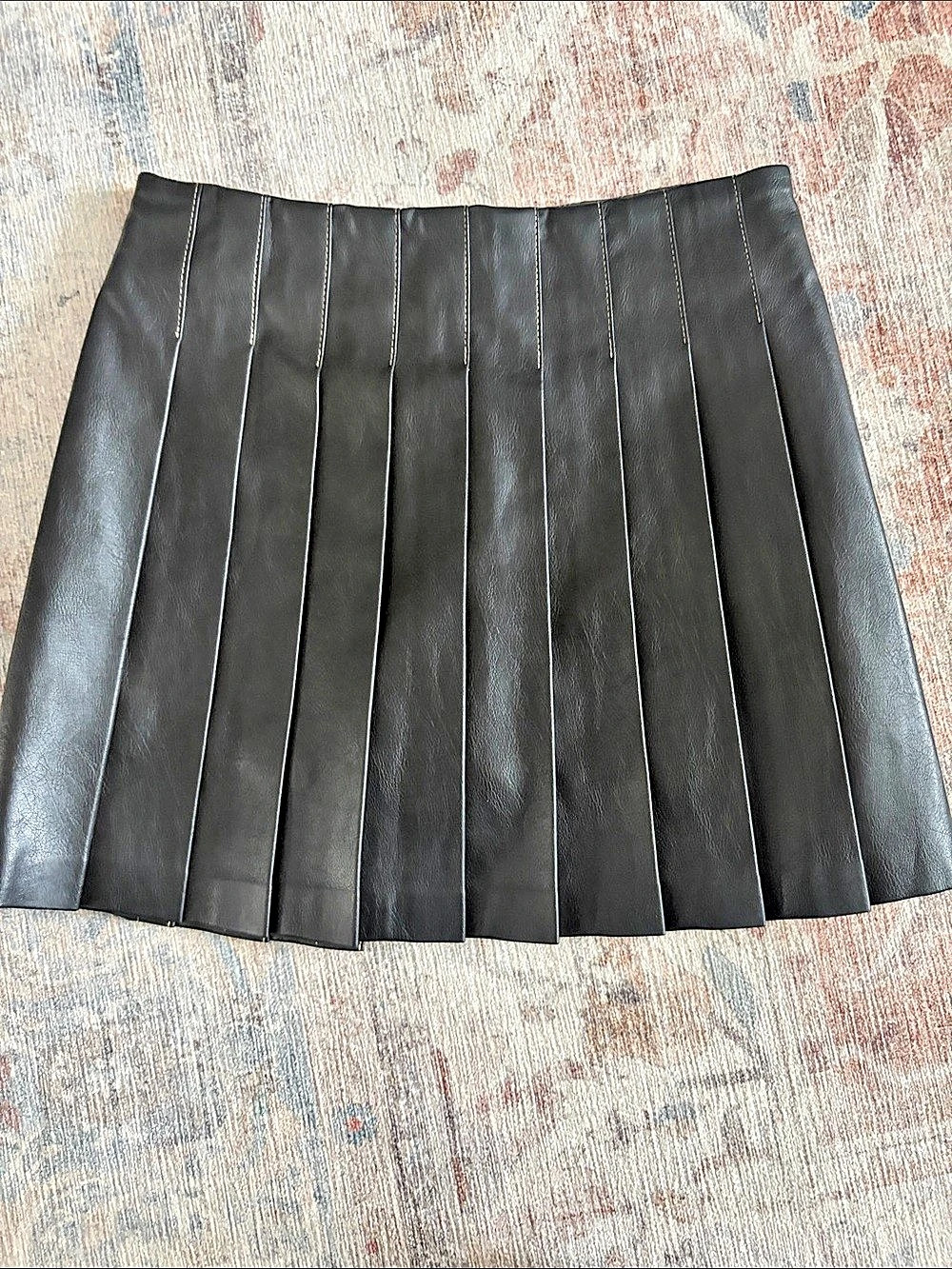 VICI Pleated Mini Skirt in Black Size Small Like New